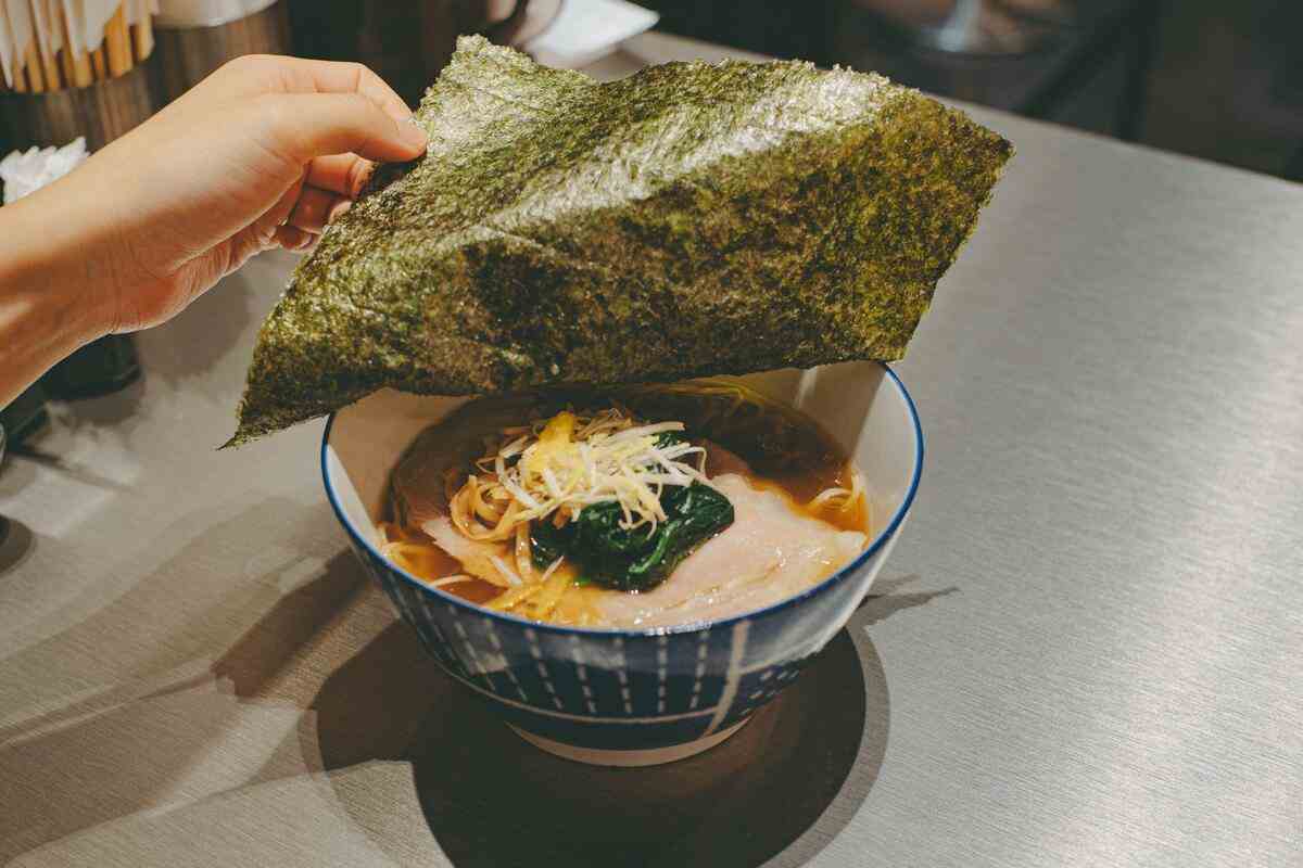 Shellfish and seafood broth soba